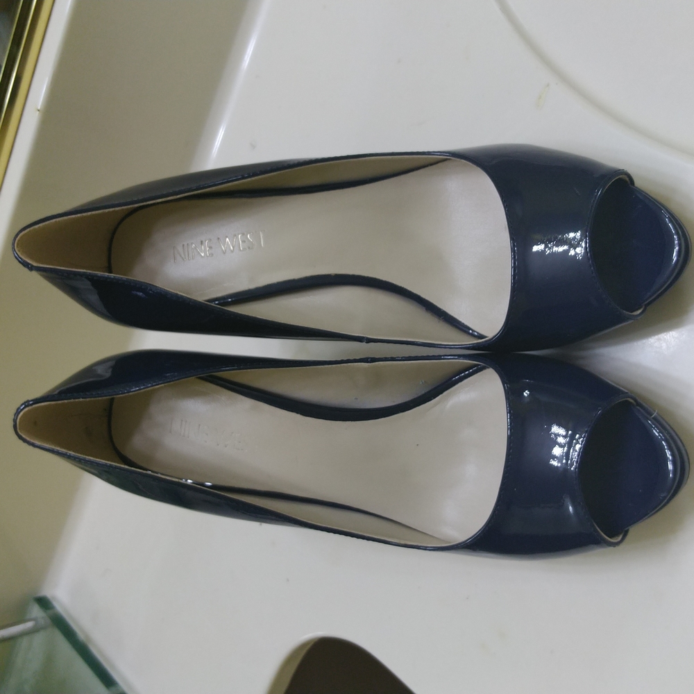 Nine West blue patent heels,. Size 8
